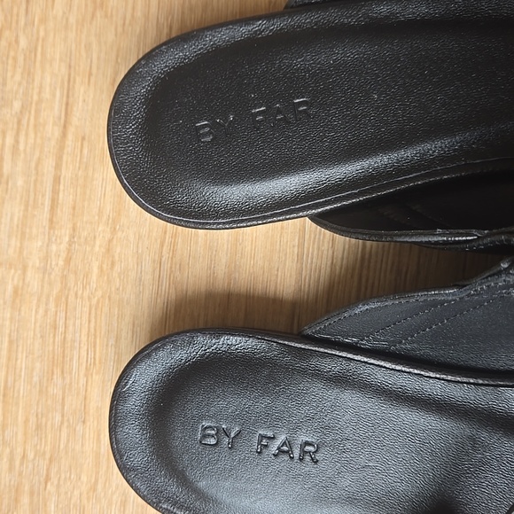 NWOB BY FAR Black Gloss Etta Slippers SZ 39 - Picture 3 of 8
